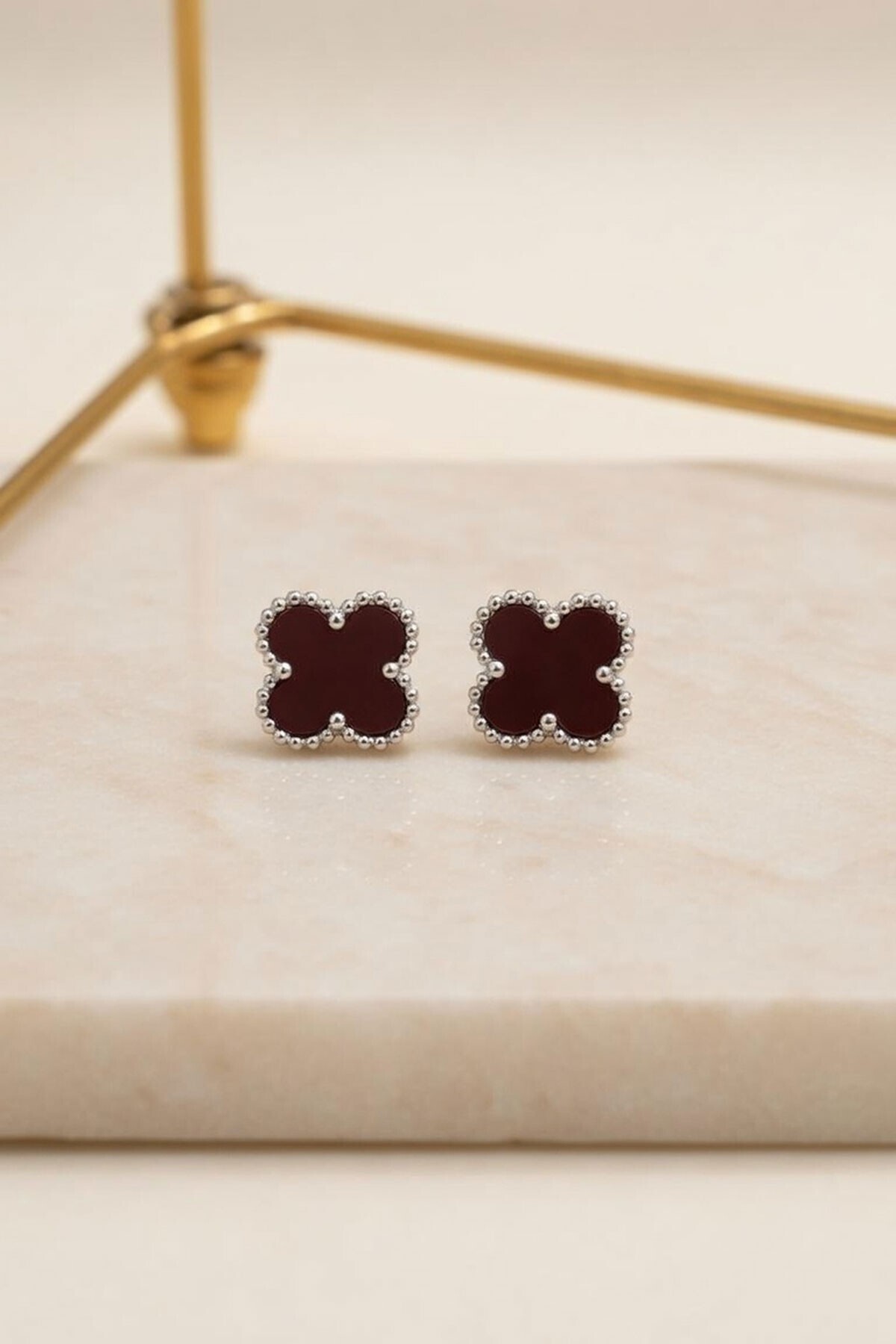 Bordo Yonca Figürlü Silver Kenarlı Küpe