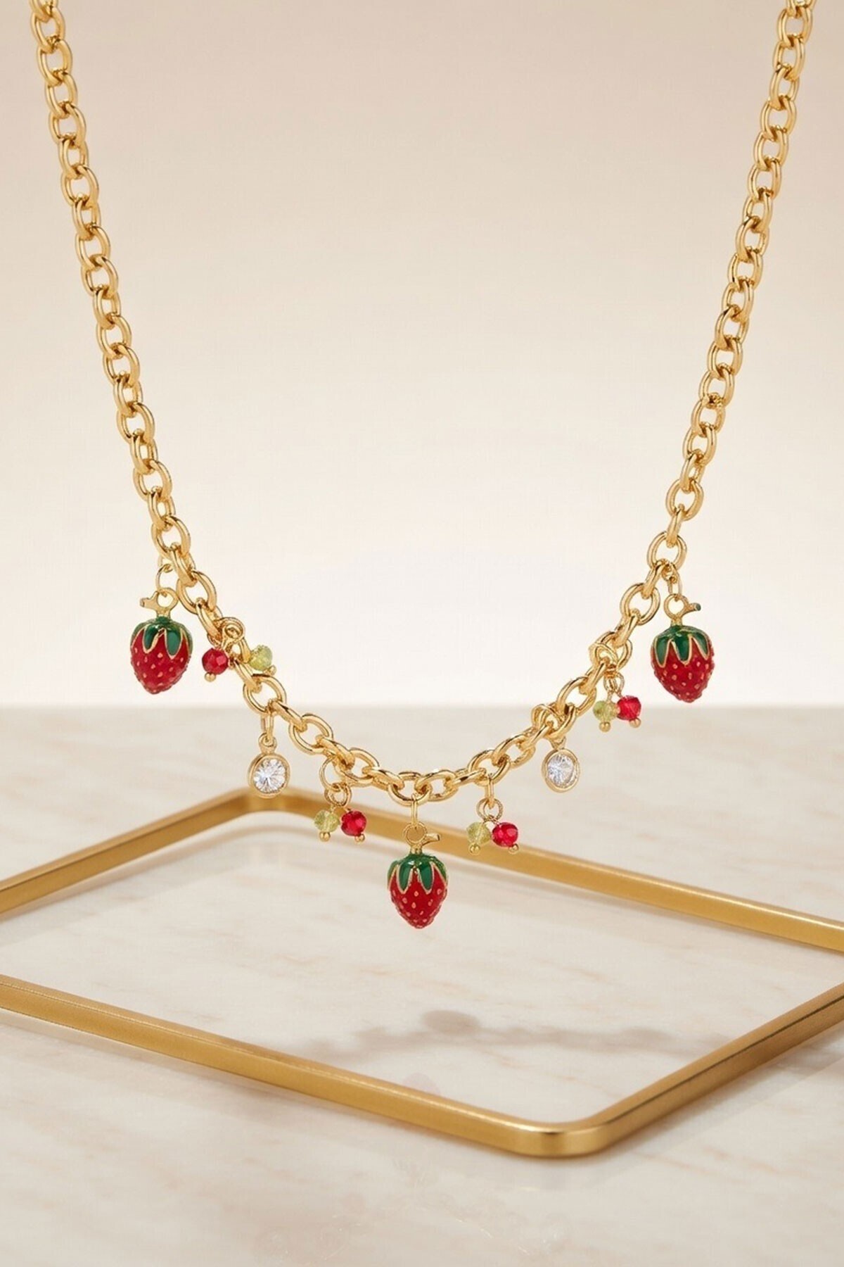 Gold Çilek Figürlü Charm Kolye
