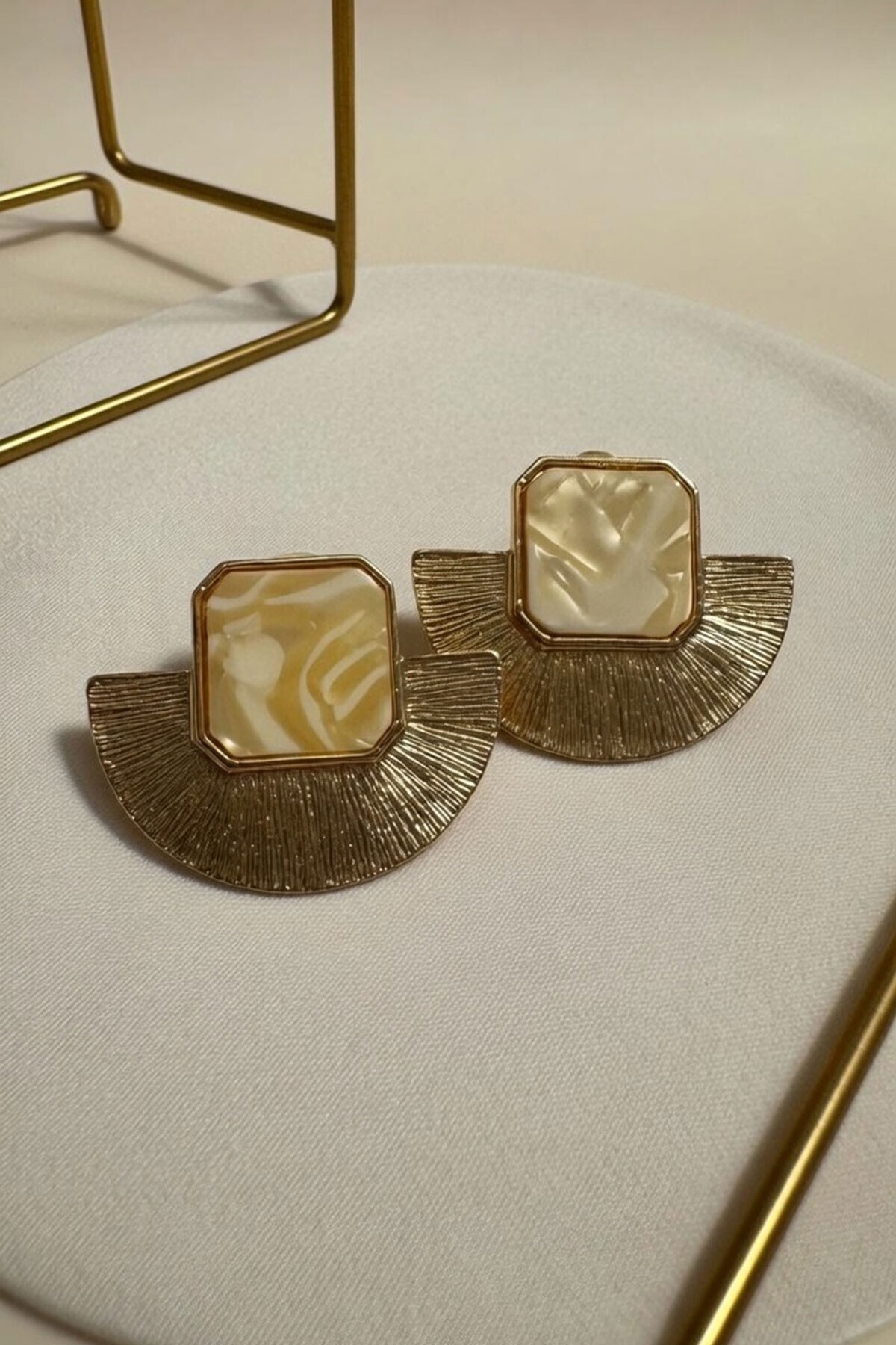 Gold Sedef Taşlı Yelpaze Küpe
