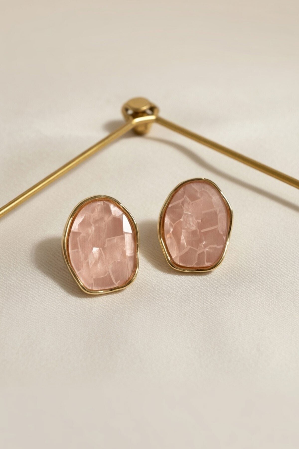 Pembe Taşlı Oval Küpe