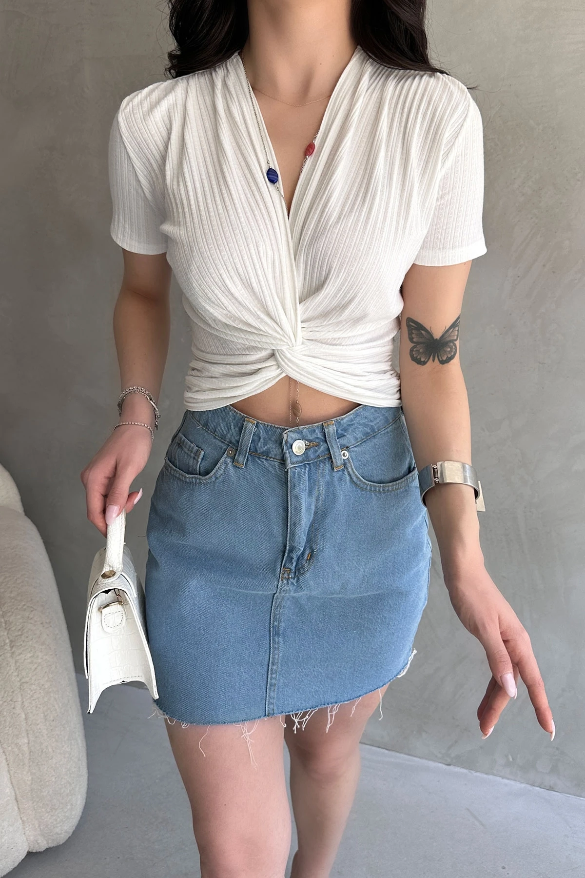 Beyaz Kruvaze Yaka Crop Bluz