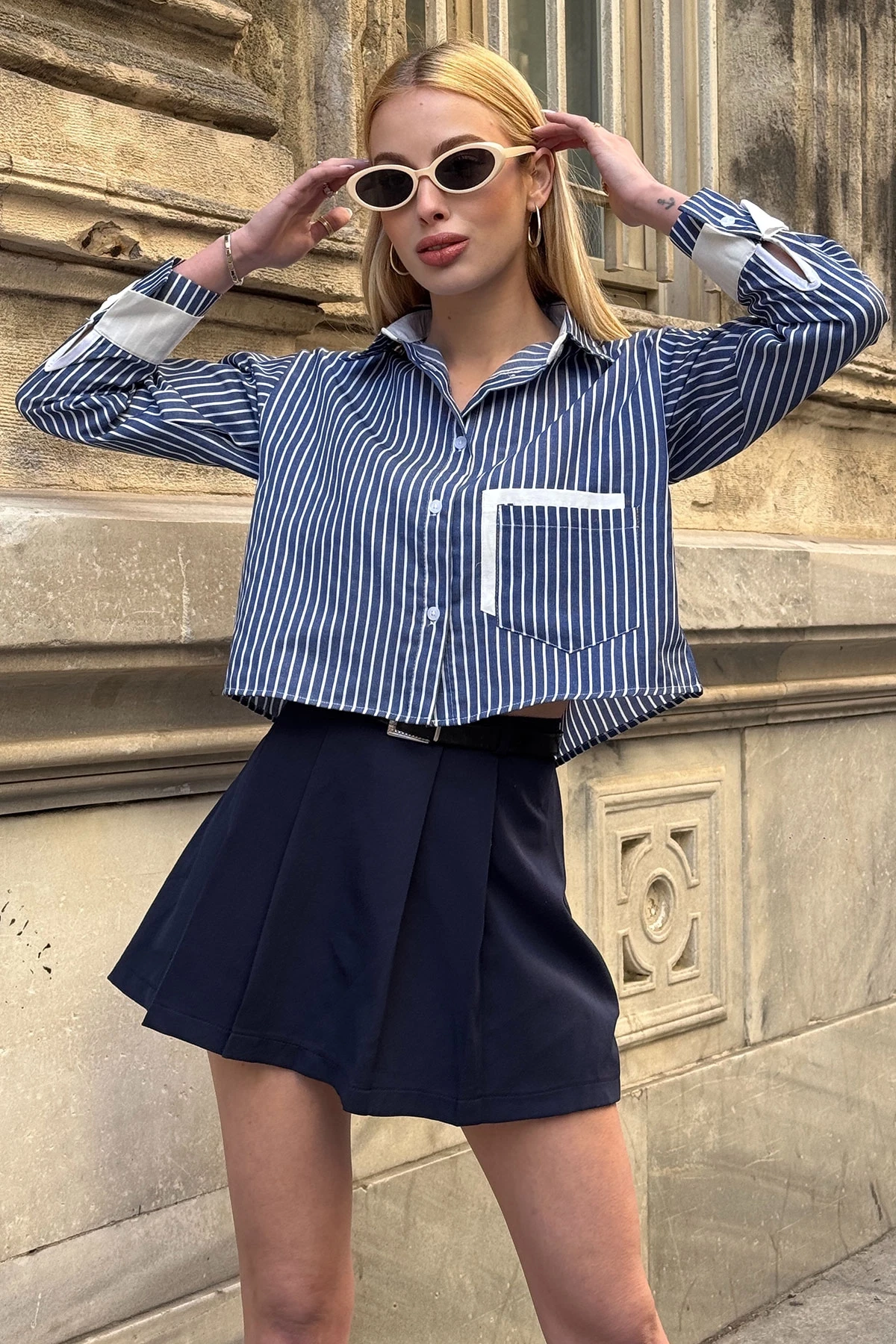 Lacivert Manşet Ve Cepleri Garnili Çizgili Oversize Crop Dokuma Gömlek