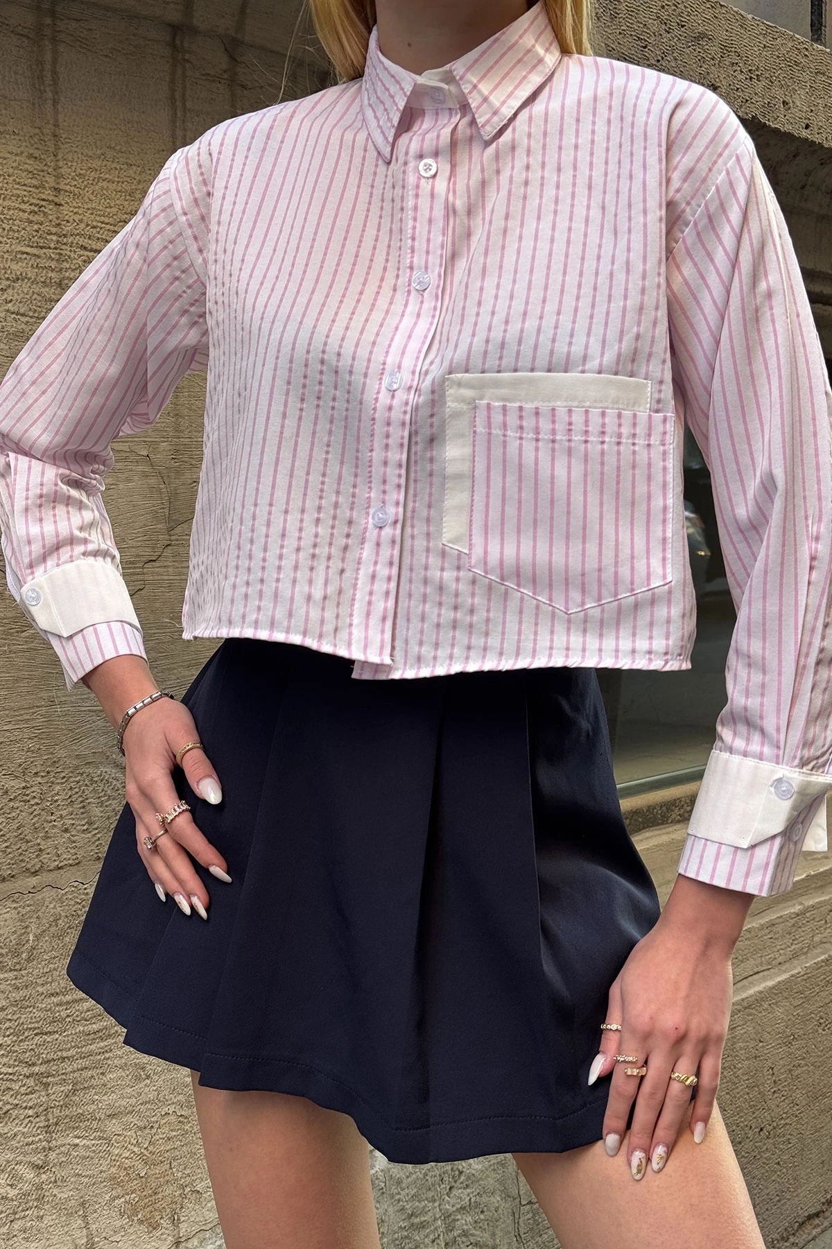 Pembe Çizgili Manşet Ve Cepleri Garnili Çizgili Oversize Crop Dokuma Gömlek
