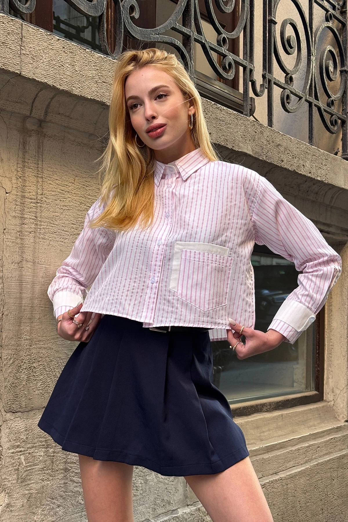 Pembe Çizgili Manşet Ve Cepleri Garnili Çizgili Oversize Crop Dokuma Gömlek