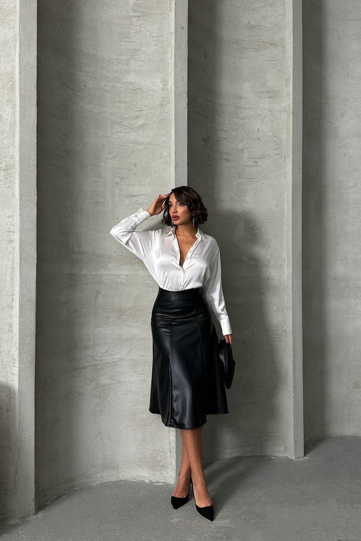 Siyah Parçalı Yüksek Bel Midi Boy Suni Deri Etek
