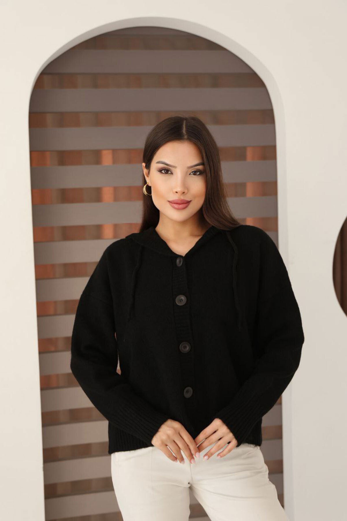 Siyah Düğmeli Kapüşonlu Soft Touch Triko Hırka
