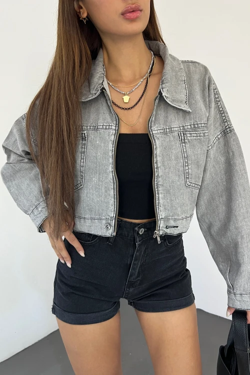 Gri Çift Cepli Fermuarlı Yıkamalı Crop Denim Ceket BCDF-235410