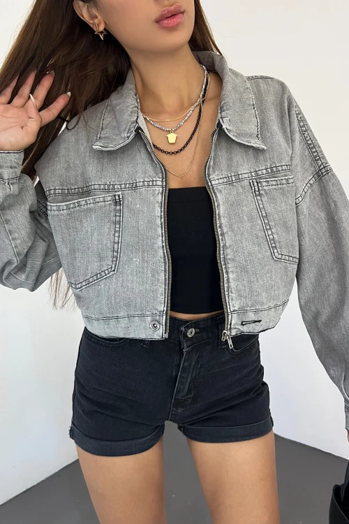 Gri Çift Cepli Fermuarlı Yıkamalı Crop Denim Ceket BCDF-235410