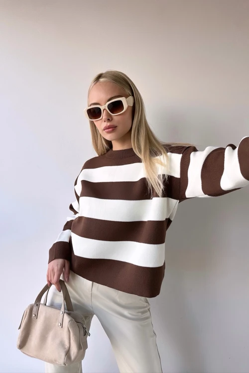 Kahverengi Bisiklet Yaka Çizgili Yumuşak Dokulu Basic Triko Kazak BC231035