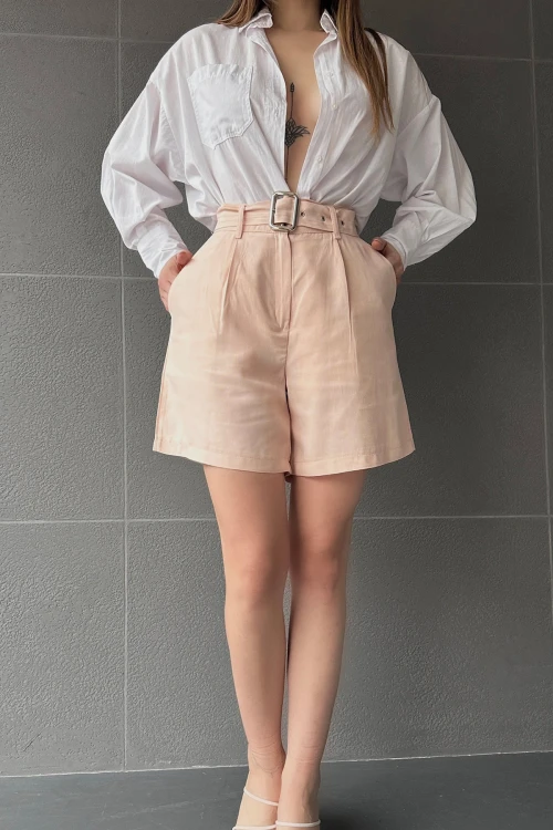 Krem Kuş Gözü Kemerli Geniş Paçalı Mom Kalıp Şort BCDF-233500