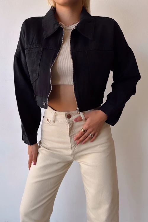 Siyah Çift Cepli Fermuarlı Yıkamalı Crop Denim Ceket BCDF-235410