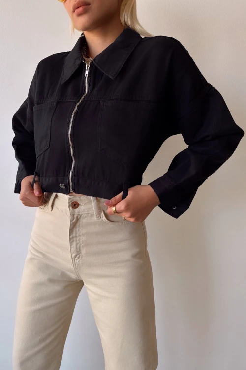 Siyah Çift Cepli Fermuarlı Yıkamalı Crop Denim Ceket BCDF-235410