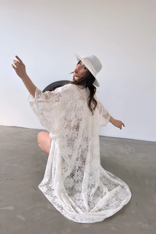 Beyaz Çicek Desenli Uzun Güpür Kimono BCDF-246007