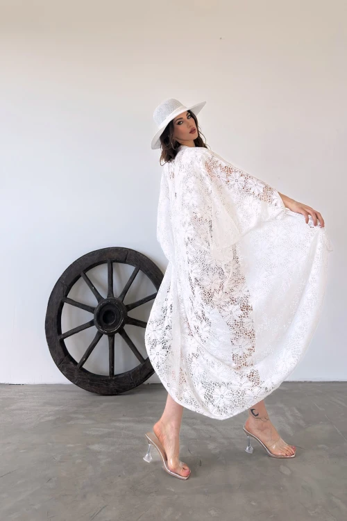 Beyaz Çicek Desenli Uzun Güpür Kimono BCDF-246007