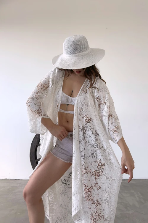 Beyaz Çicek Desenli Uzun Güpür Kimono BCDF-246007
