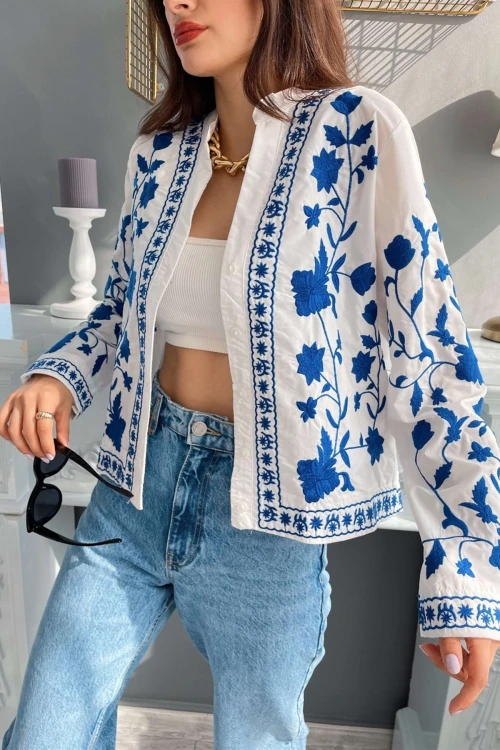 Beyaz Hakim Yaka Full Nakış İşlemeli Önü Düğmeli Poplin Gömlek Bluz BC241153