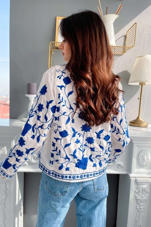 Beyaz Hakim Yaka Full Nakış İşlemeli Önü Düğmeli Poplin Gömlek Bluz BC241153