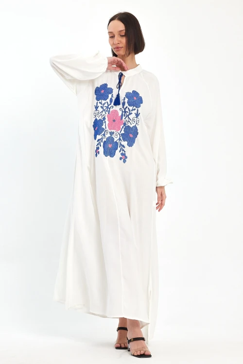 Beyaz Hakim Yaka Nakış İşlemeli Uzun Boy Dokuma Elbise