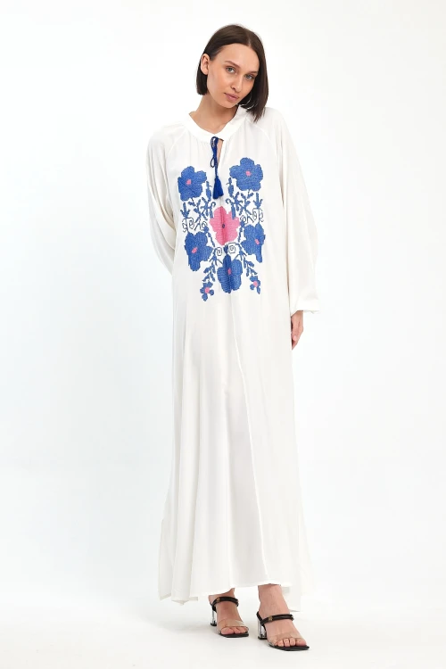 Beyaz Hakim Yaka Nakış İşlemeli Uzun Boy Dokuma Elbise