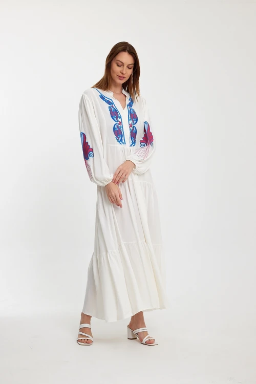Maxi Boy Beyaz Nakış İşlemeli Kat Kat Volanlı Düğme Detaylı Dokuma Elbise BCVL-24942