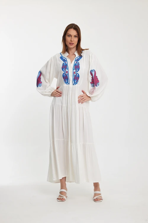 Maxi Boy Beyaz Nakış İşlemeli Kat Kat Volanlı Düğme Detaylı Dokuma Elbise BCVL-24942