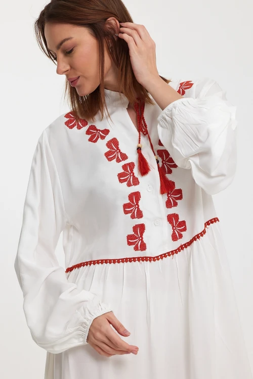 Maxi Boy Beyaz Nakış İşlemeli Uzun Boy Dokuma Elbise BCVL-241005