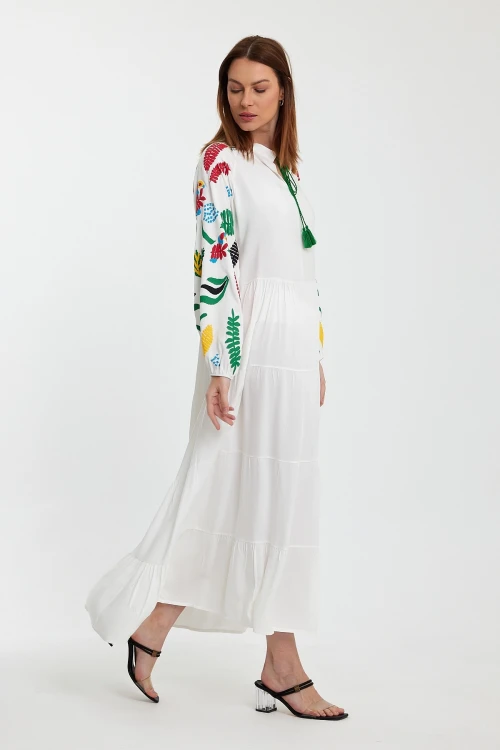 Maxi Boy Beyaz Yakası Bağlamalı Nakış İşlemeli Uzun Boy Dokuma Elbise BCVL-241027