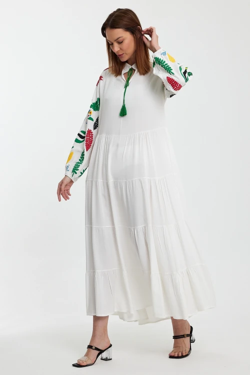 Maxi Boy Beyaz Yakası Bağlamalı Nakış İşlemeli Uzun Boy Dokuma Elbise BCVL-241027