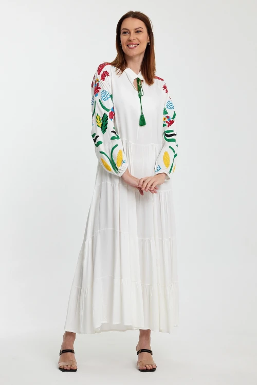 Maxi Boy Beyaz Yakası Bağlamalı Nakış İşlemeli Uzun Boy Dokuma Elbise BCVL-241027