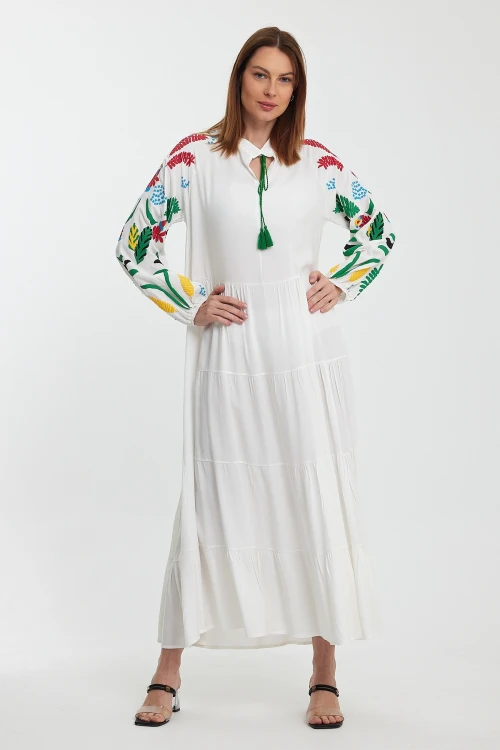 Maxi Boy Beyaz Yakası Bağlamalı Nakış İşlemeli Uzun Boy Dokuma Elbise BCVL-241027