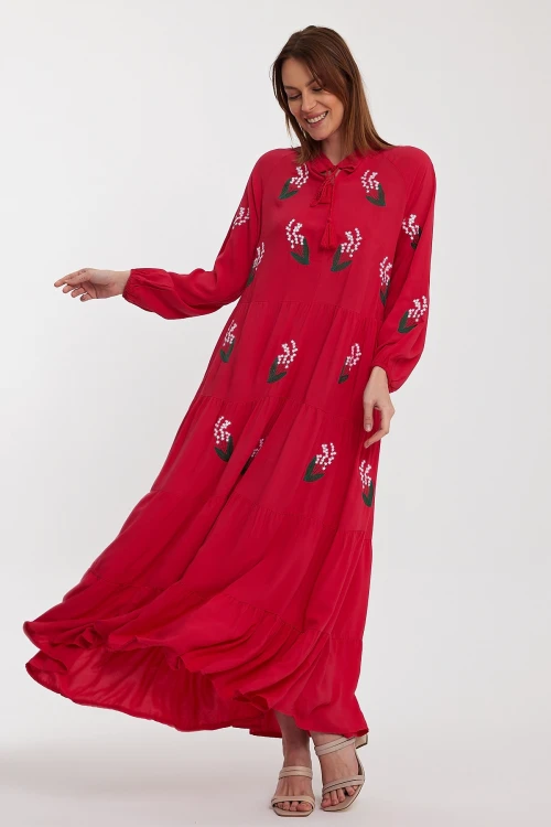 Maxi Boy Fuşya Yakası Bağcıklı Nakış İşlemeli Kat Kat Volanlı Uzun Boy Dokuma Elbise BCVL-24926