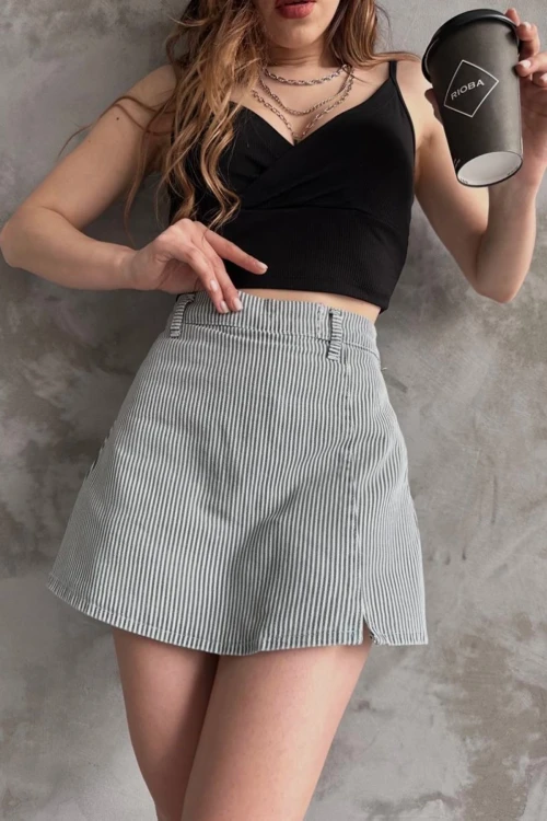 Gri Yırtmaç Detaylı Denim Şort Etek