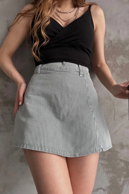 Gri Yırtmaç Detaylı Denim Şort Etek