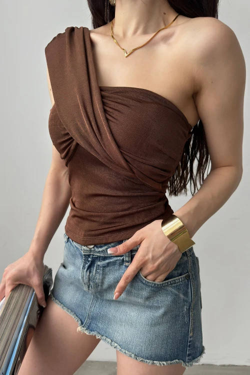 Kahverengi Tek Omuz Buzzy Bluz BCDF-241060