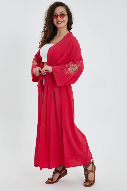 Maxi Boy Kırmızı Sırtı Ve Kolları Nakışlı Kemer Bağlamalı Uzun Kimono Ceket BCVL-24911