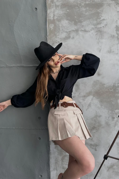 Kum Beji Kemerli Kapak Detaylı Gabardin Şort Etek BCDF-247708