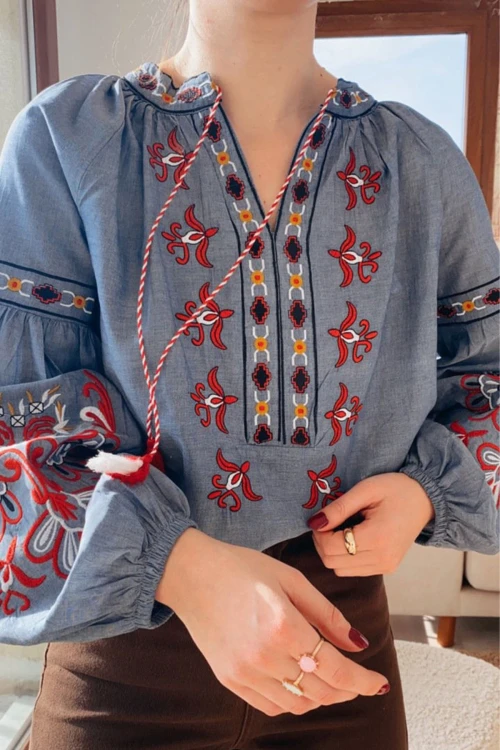 Mavi Nakışlı Tensel Kumaş Bohem Dokuma Bluz BC241130