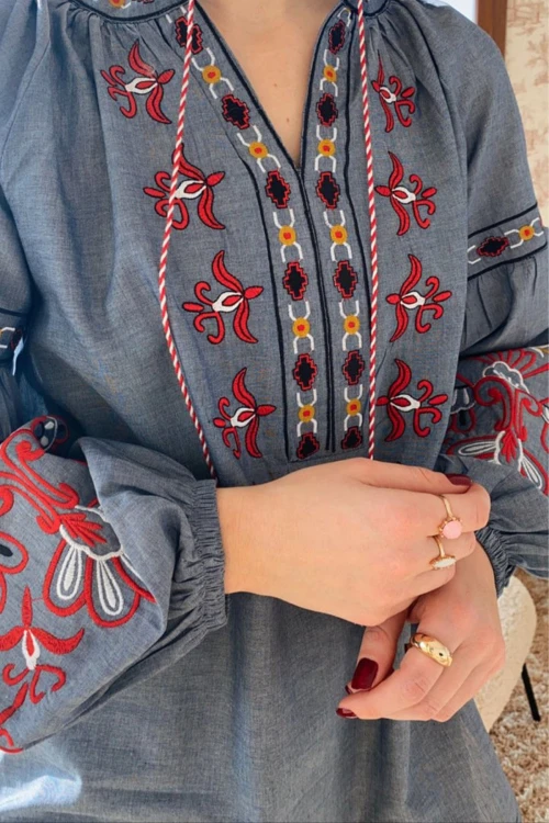 Mavi Nakışlı Tensel Kumaş Bohem Dokuma Bluz BC241130