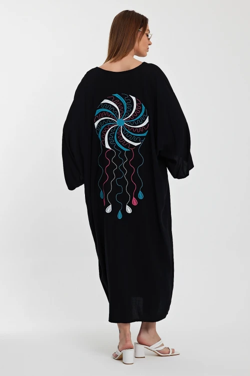 Siyah Çift Cepli Nakış İşlemeli Uzun Salaş Dokuma Gömlek Elbise