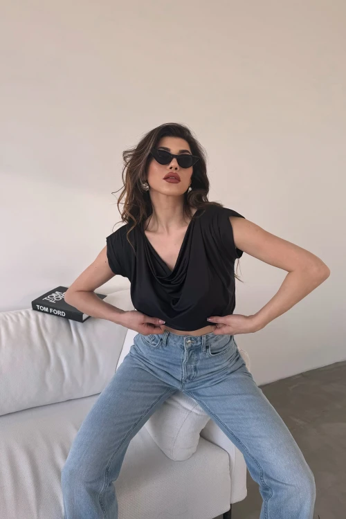 Siyah Degaje Yaka Vatkalı Yumuşak Dokulu Yazlık Bluz