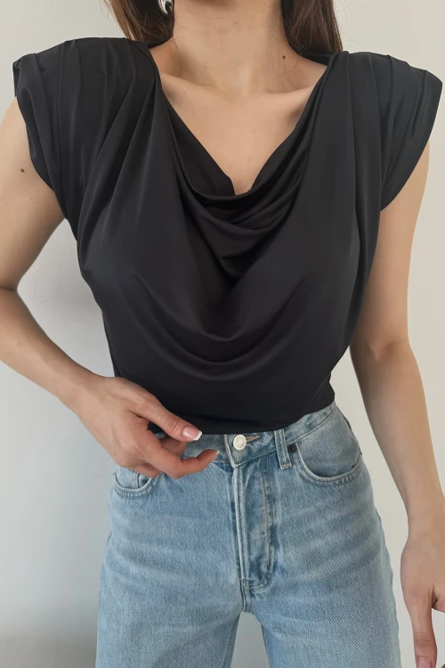 Siyah Degaje Yaka Vatkalı Yumuşak Dokulu Yazlık Bluz