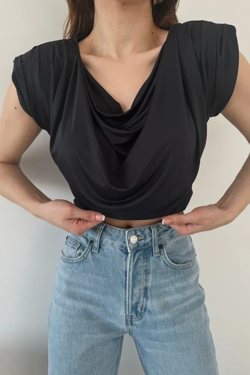 Siyah Degaje Yaka Vatkalı Yumuşak Dokulu Yazlık Bluz