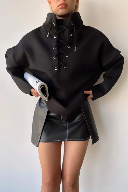 Siyah Dik Yaka Kuş Gözü Bağcıklı Scuba Sweatshirt