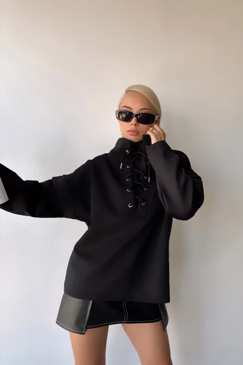 Siyah Dik Yaka Kuş Gözü Bağcıklı Scuba Sweatshirt