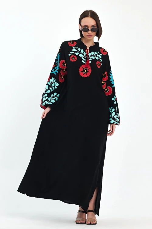 Maxi Boy Siyah Hakim Yaka Nakış İşlemeli Uzun Boy Dokuma Elbise BCVL-241049