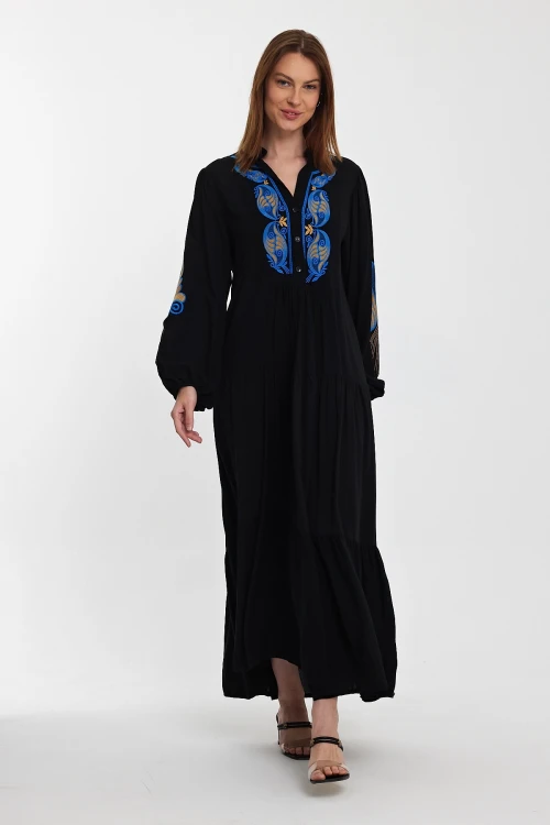 Maxi Boy Siyah Nakış İşlemeli Kat Kat Volanlı Düğme Detaylı Dokuma Elbise BCVL-24942