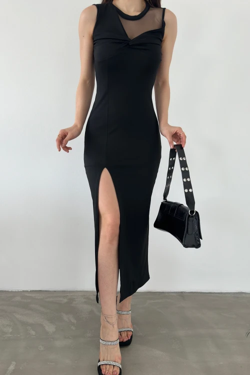 Siyah Tül Detaylı Derin Yırtmaçlı Elbise