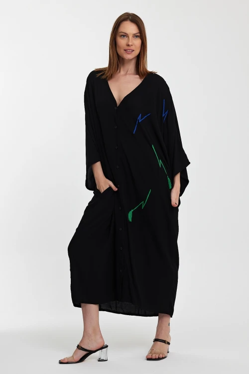 Siyah V Yaka Nakış İşlemeli Uzun Dokuma Gömlek Elbise