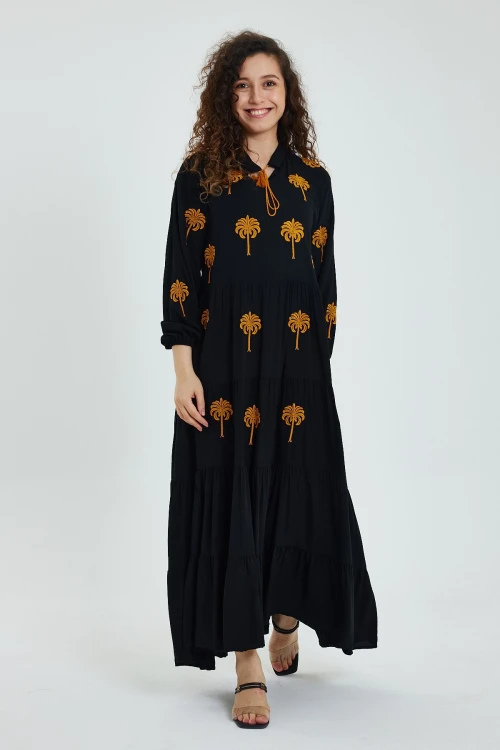 Maxi Boy Siyah V Yaka Yakası Bağlamalı Nakış İşlemeli Uzun Boy Dokuma Elbise BCVL-24925