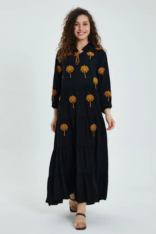 Maxi Boy Siyah V Yaka Yakası Bağlamalı Nakış İşlemeli Uzun Boy Dokuma Elbise BCVL-24925